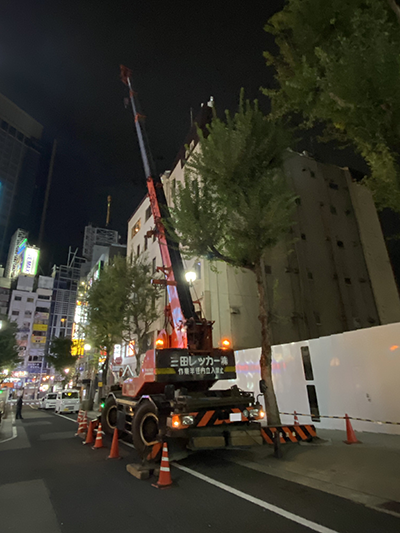 コベルコ２５T吊ラフター　三宮駅付近　夜間作業